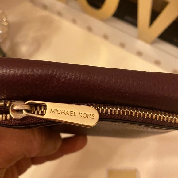 Nwt MICHAEL KORS BURGUNDY WALLET.  SEE OTHEF LISTING FOR MATCHING BAG. - Picture 7 of 7